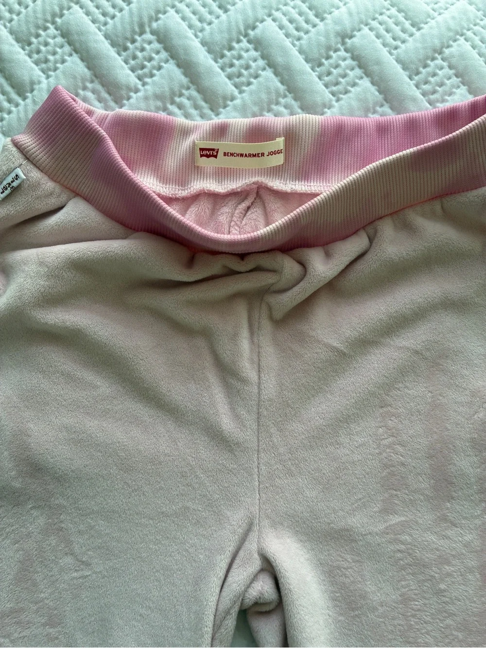 Levis light pink